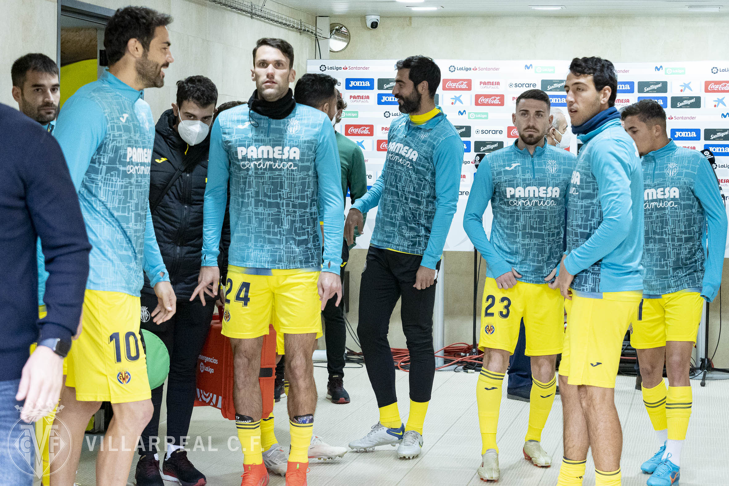 Los jugadores del Villarreal, en el calentamiento previo (Foto: VCF).