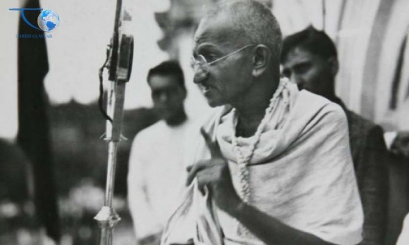 Gandhi'ye göre dünyanın 8 hatası :

1- Ahlaksız ticaret.
2- İlkesiz siyaset.
3- Niteliksiz eğitim.
4- Emeksiz zenginlik.
5- Vicdansız haz.
6- İnsaniyetsiz bilim.
7- Gösterişe dayalı ibadet.
8- Kanunsuz adalet.