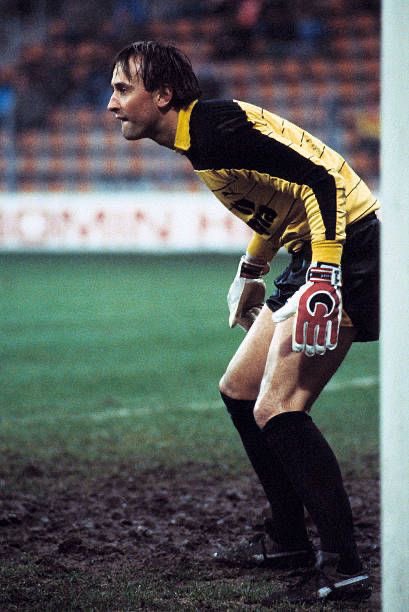 PortieriSiNasce's tweet photo. #DieterBurdenski
#GermanGK 🇩🇪
#football, #Bundesliga, 1982/1983, #RuhrStadium, #VfLBochum versus #SVWerderBremen 1:2, scene of the match, #keeper Dieter #Burdenski (#Werder) https://t.co/cDwhN7GlMa