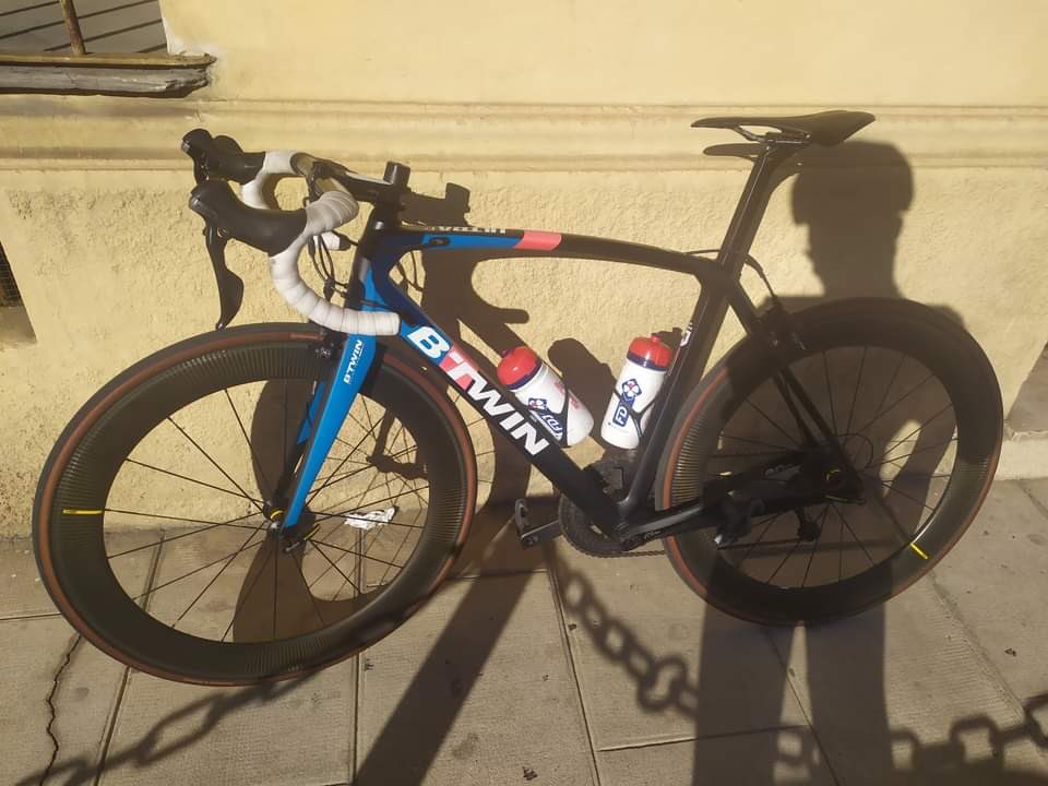 🚨 Bon, je me suis fait voler mon vélo sur Laval la nuit dernière. Si jamais, par chance, vous le voyez sur les routes, merci de me faire signe 😭 

RT please🙏🏼😫