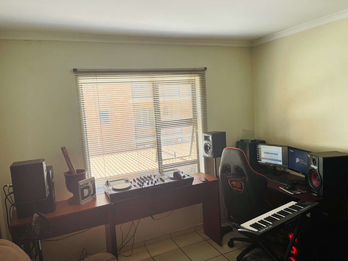 EnosoulIn2Deep's tweet image. Recording a mixtape 🔥