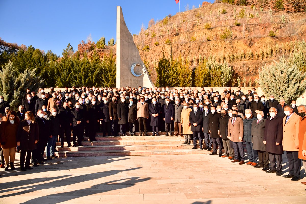 Genel Başkanımız Sayın Devlet BAHÇELİ Kızılcahamam'da düzenlenen kamp öncesi Ülkücü Şehitler Anıtını ziyaret etti.