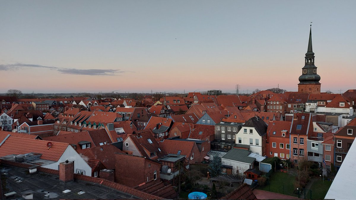 Abenddämmerung über den Dächern von Stade
#Stade #Hansestadt