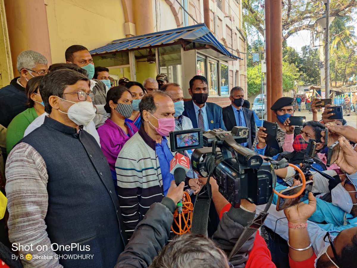 INCWestBengal's tweet image. #BengalMunicipalElections2022

আসন্ন পৌরসভা নির্বাচন যেন শান্তিপূর্ণ ও সন্ত্রাসমুক্ত হয় তারই দাবিতে আজ বহরমপুর SP অফিসের সামনে কংগ্রেসের বিক্ষোভ। নেতৃত্বে পিসিসি সভাপতি,লোকসভার প্রধান বিরোধী দলনেতা ও মাননীয় সাংসদ শ্রী @adhirrcinc।

#টিএমসি_সন্ত্রাস
#TMCterror 
#Baharampur