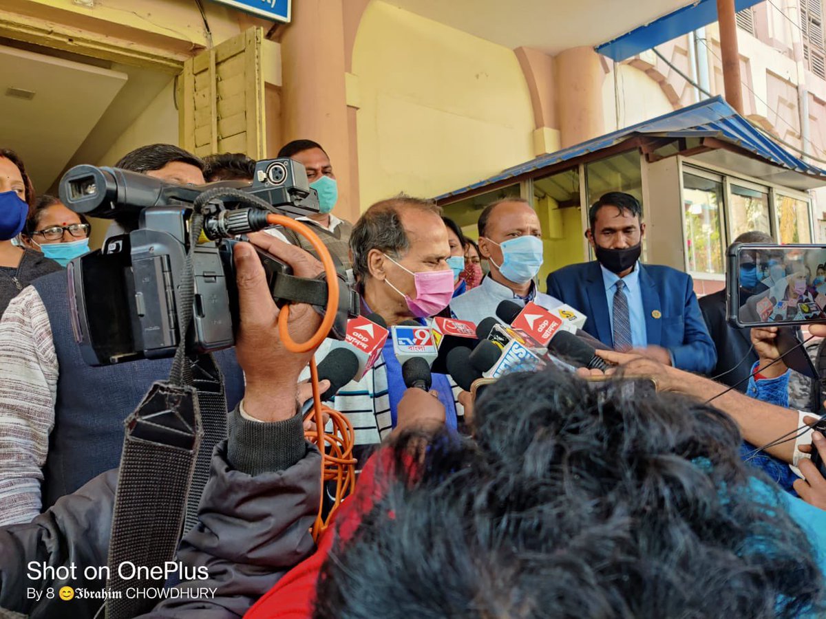 INCWestBengal's tweet image. #BengalMunicipalElections2022

আসন্ন পৌরসভা নির্বাচন যেন শান্তিপূর্ণ ও সন্ত্রাসমুক্ত হয় তারই দাবিতে আজ বহরমপুর SP অফিসের সামনে কংগ্রেসের বিক্ষোভ। নেতৃত্বে পিসিসি সভাপতি,লোকসভার প্রধান বিরোধী দলনেতা ও মাননীয় সাংসদ শ্রী @adhirrcinc।

#টিএমসি_সন্ত্রাস
#TMCterror 
#Baharampur