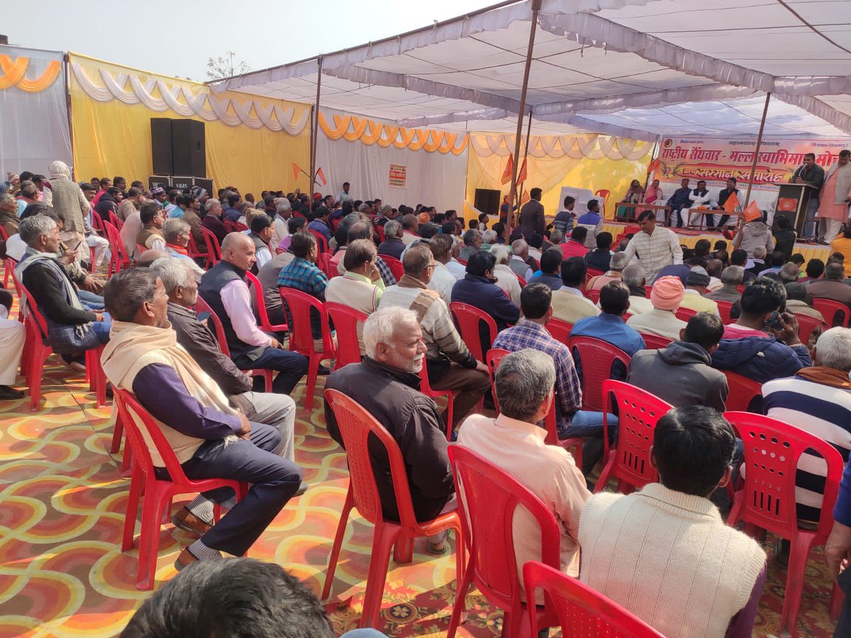 SinghRPN's tweet photo. राष्ट्रीय सैंथवार-मल्ल स्वाभिमान मोर्चा द्वारा आयोजित सम्मान समारोह में शामिल हुआ।सभी लोग पूरे यूपी में भाजपा के प्रत्याशियों को विजयी बनाने के लिए संकल्पित हैं। इस दौर��न विधानसभा प्रत्याशी पडरौना श्री मनीष जायसवाल,कुशीनगर प्रत्याशी श्री पी.एन.पाठक एवं अन्य गणमान्य लोग मौजूद रहे। https://t.co/1M25OkNkg5