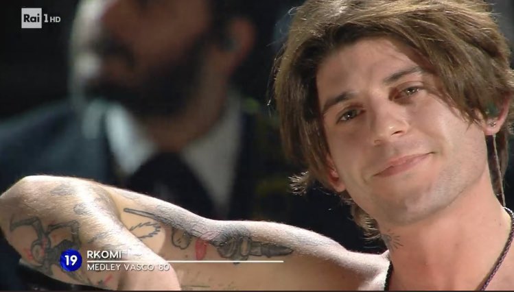 madavvero6's tweet photo. C’è chi non ha ancora superato questa inquadratura di Rkomi e chi mente
❤️🔥
#sanremo2022 #rkomi #Elisa #insuperabile #Brividi #Amadeus #quellochemanca https://t.co/RgUMeIIKEs