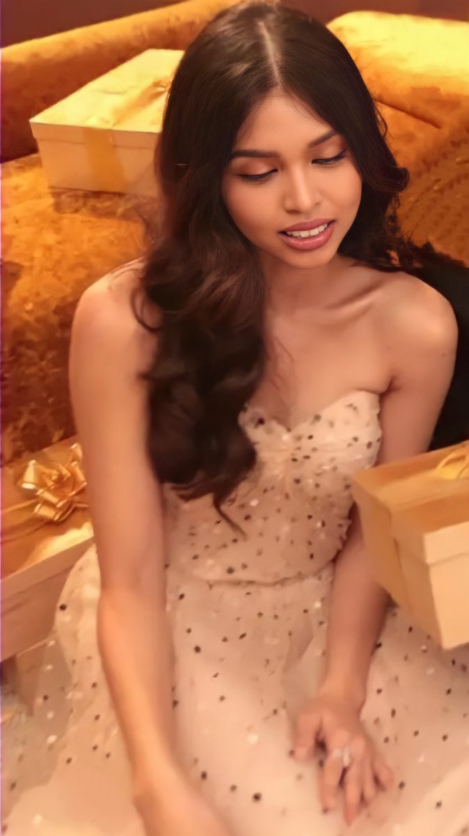 Classy.

MAINE MENDOZA VivoV23Series

@mainedcm | #MaineMendoza
#MainexvivoV235G
#V23Series5GPHLaunch