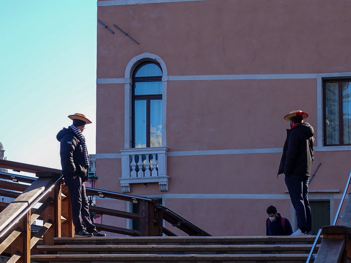 EnjoyRespectVe's tweet photo. 🔹 #SLIDESproject 🔹

Sta per iniziare a #Dorsoduro uno dei dieci percorsi alla scoperta dell'#artigianato e della creatività veneziani, promossi da @comunevenezia in collaborazione con @CgtaVenezia. 

A breve saranno tutti pubblicati sul sito @veneziaunica.

@SlidesProject https://t.co/tSowQvivfN