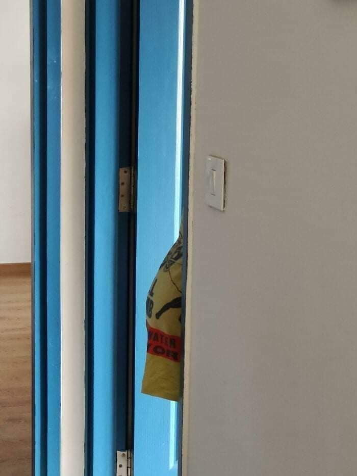 صاحب عکس نوشته بود:وقتی  همسر باردارم داره‌ یواشکی میپادم:)))