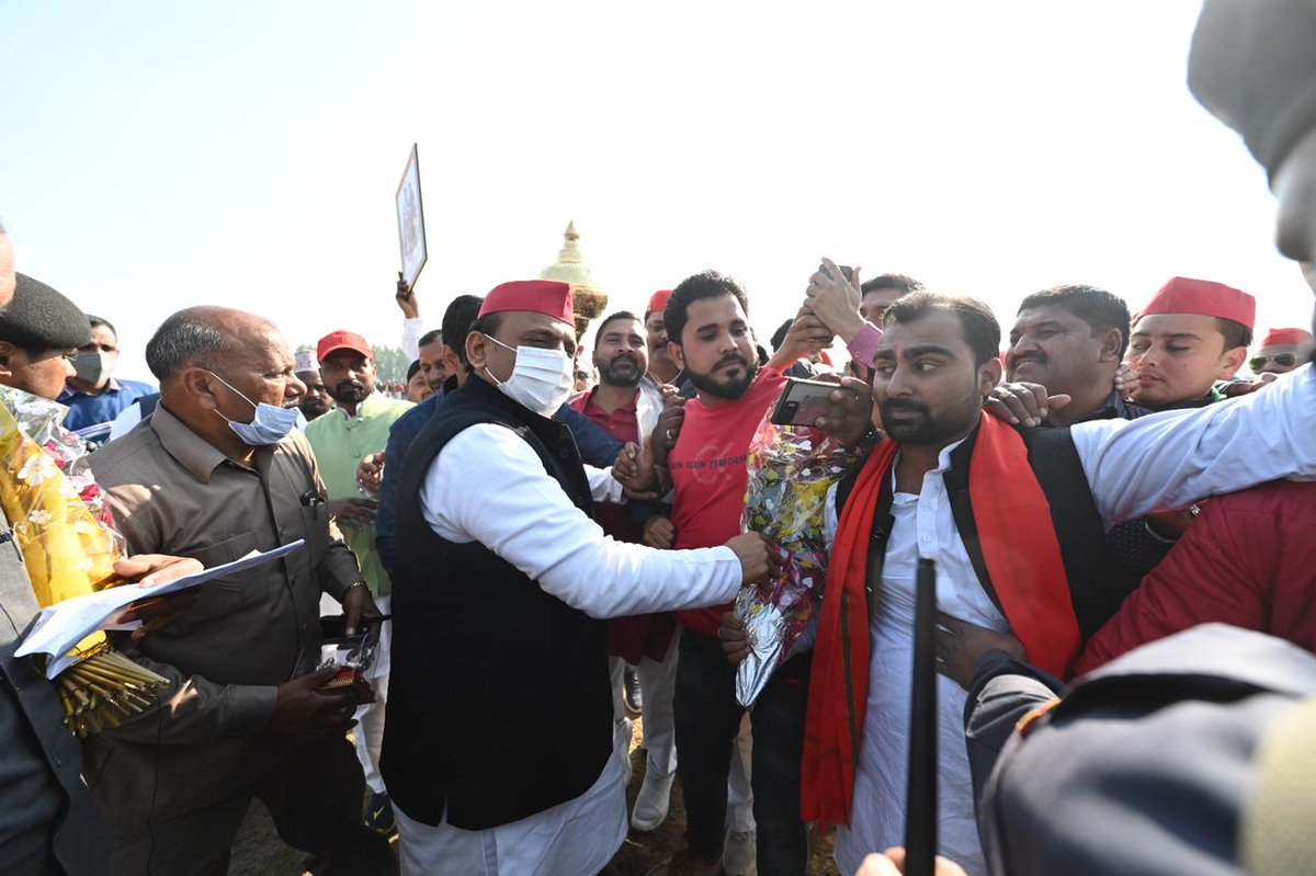 samajwadiparty's tweet photo. माननीय राष्ट्रीय अध्यक्ष जी का शाहजहाँपुर में कार्यकर्ता सम्मेलन https://t.co/6XVMk4FVcy