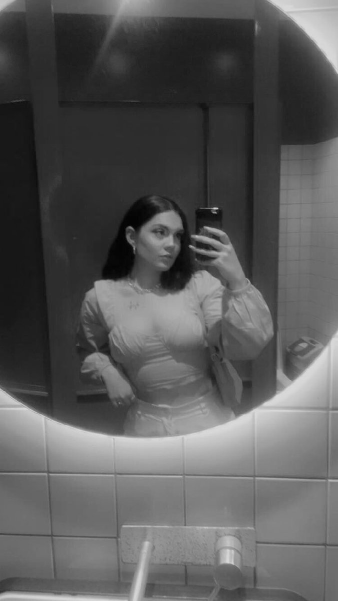 taylor_webley's tweet photo. I swear my life right now is just working full time, studying and working on projects but I have a huge surprise happening soon that I am so excited for! Honestly so hard to keep this a secret but I am so happy to be able to share it soon 💙🥰 https://t.co/HMML8yoI1y