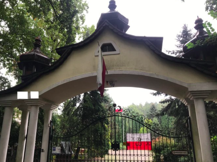 #Glapiński próbuje zatuszować prawdę o rosyjskim banku, którego przedstawiciel sprezentował mu pałac:
wyborcza.pl/7,75398,281021…
Przypomnijmy sobie zatem, co to za pałac.
x.com/tomasz5ek/stat…