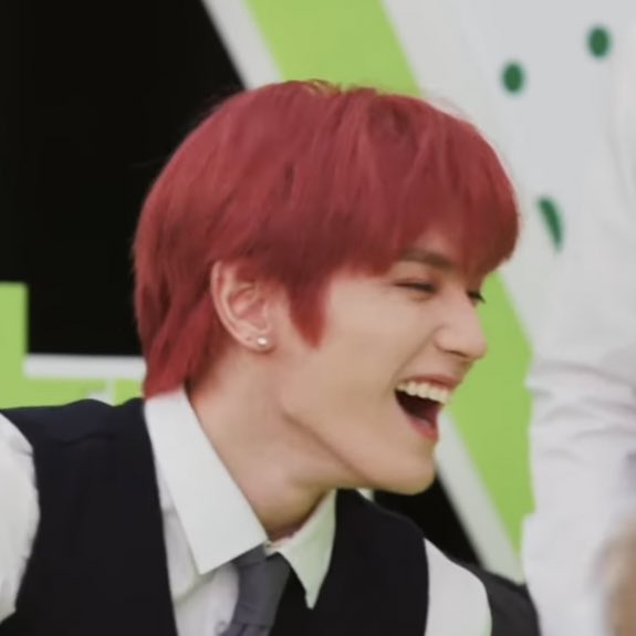 Ieetaesthetic's tweet photo. Taeyong's expressions are so cute and funny😭😭 https://t.co/k4ZO33KZUL