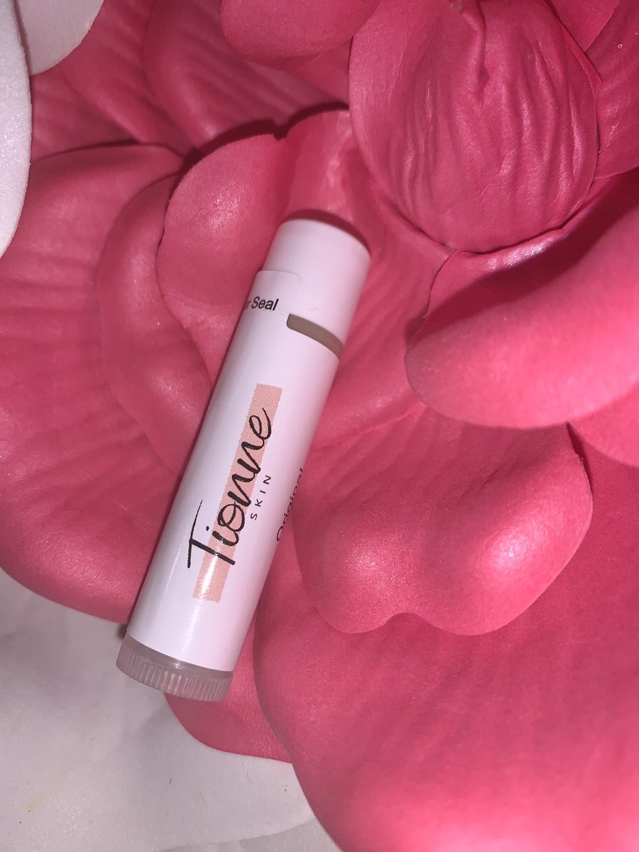 tionneskin's tweet photo. Do you have dry chapped lips that needs some moisture? 

My lip balm is made with moisturizing ingredients that’ll help your lips stay moisturized and soft. 

It heals dry, cracked and chapped lips 

Only $4!! https://t.co/u58uLvzlxR