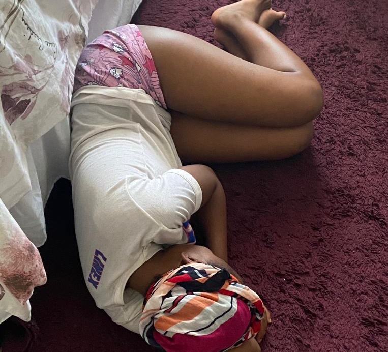 Real_Shandis's tweet image. period pains are the pits😭when she folds into herself like this I just feel helpless as a gent. Ladies, please advice on what can make y'all better when feeling like this