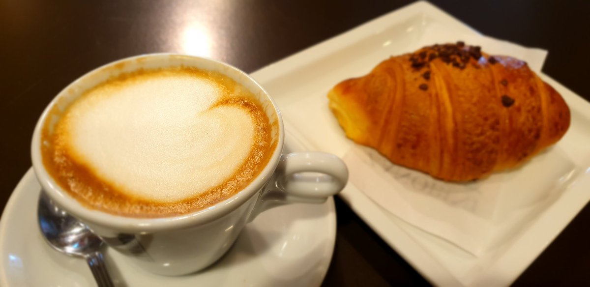 朝ごはん♪今日はチョコクロワッサン