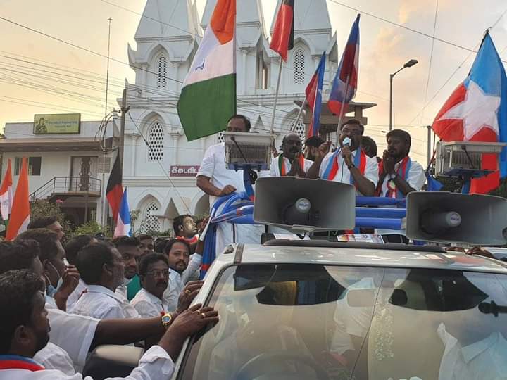 ATheerthy's tweet photo. மதசார்பற்ற முற்போக்கு கூட்டணியின் மணலி மண்டலா வேட்பாளர்களை ஆதரித்து விடுதலை சிறுத்தைகள் கட்சி தலைவர் மதிப்புக்குரிய அண்ணன் திரு தொல். திருமாவளவன் அவர்கள் வந்த பொழுது 22 வது வட்ட வேட்பாளரான என்னை ஆதரித்து கை சின்னத்திற்கு வாக்கு சேகரித்தார் @thirumaofficial 
 @INCTamilNadu https://t.co/yO7SAM0XME
