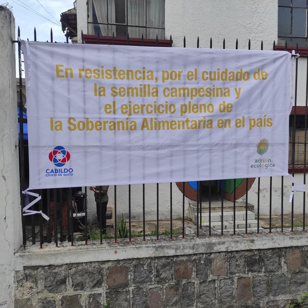 AcEcologica's tweet photo. #SoberaníaAlimentaria Ven y se parte de la feria de la interculturalidad en la casa del pueblo Kitukara en el barrio la Floresta.
Desde  ⏰08:00 am. Hasta 2:00 pm
Ven y se parte de la gran ceremonia andina a las 12:00pm.
#NoTransgenicos 
#quitosinminería 
 Los Esperamos. https://t.co/VF6Im6Dj3K