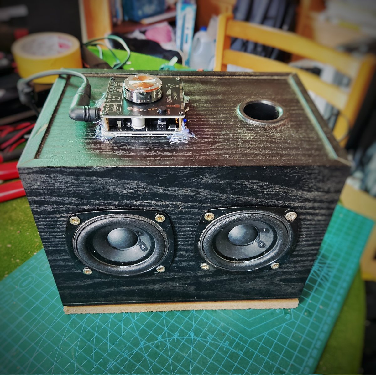 raivenra's tweet photo. Ya tengo listo el altavoz que voy a usar en las próximas formaciones que tengo que impartir sobre grabación y edición de audio para podcast y radio :)
#AudioHacks #SonidoBonitoPaMisOrejas https://t.co/5A5fBGFEsO