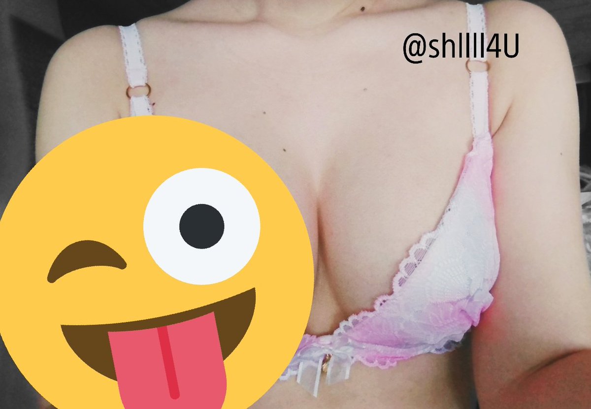Shllll4U's tweet photo. 今日は #ブ��ジャーの日 だそうです。
腹痛と戦いながら撮ってみました。
#裏アカ女子 #裏アカ男子と繫がりたい https://t.co/kei8ApP2ut