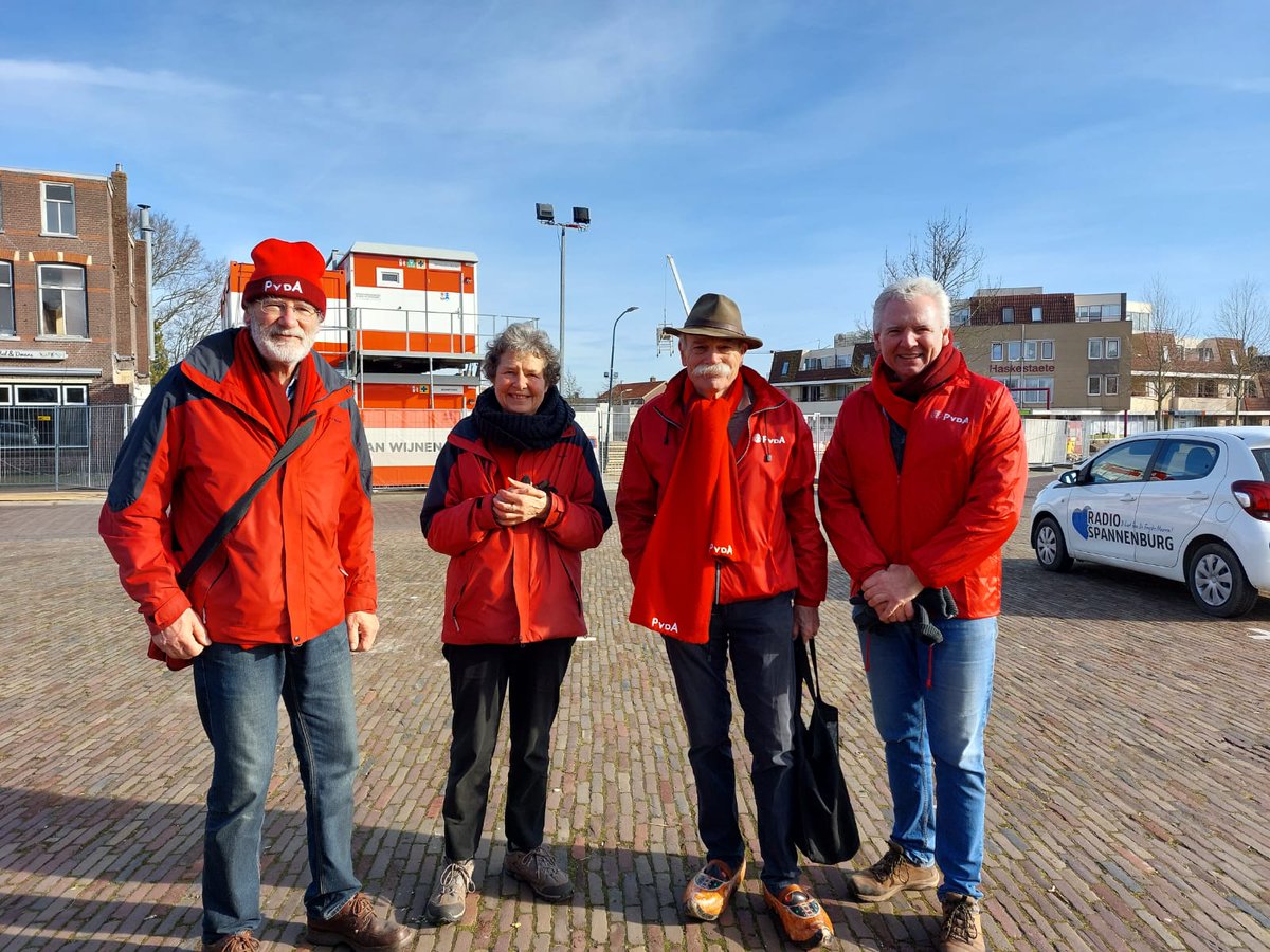 PvdAFrLMarren's tweet photo. Wat een fijne campagnedag vandaag in #Balk ! Met het zonnetje erbij flyers en persoonlijke brieven van de kandidaten bezorgd. Met oa @gswart52ineke en @FransWestra #OarsFoarut #DeFryskeMarren #PvdA https://t.co/t1eSEHzg4I