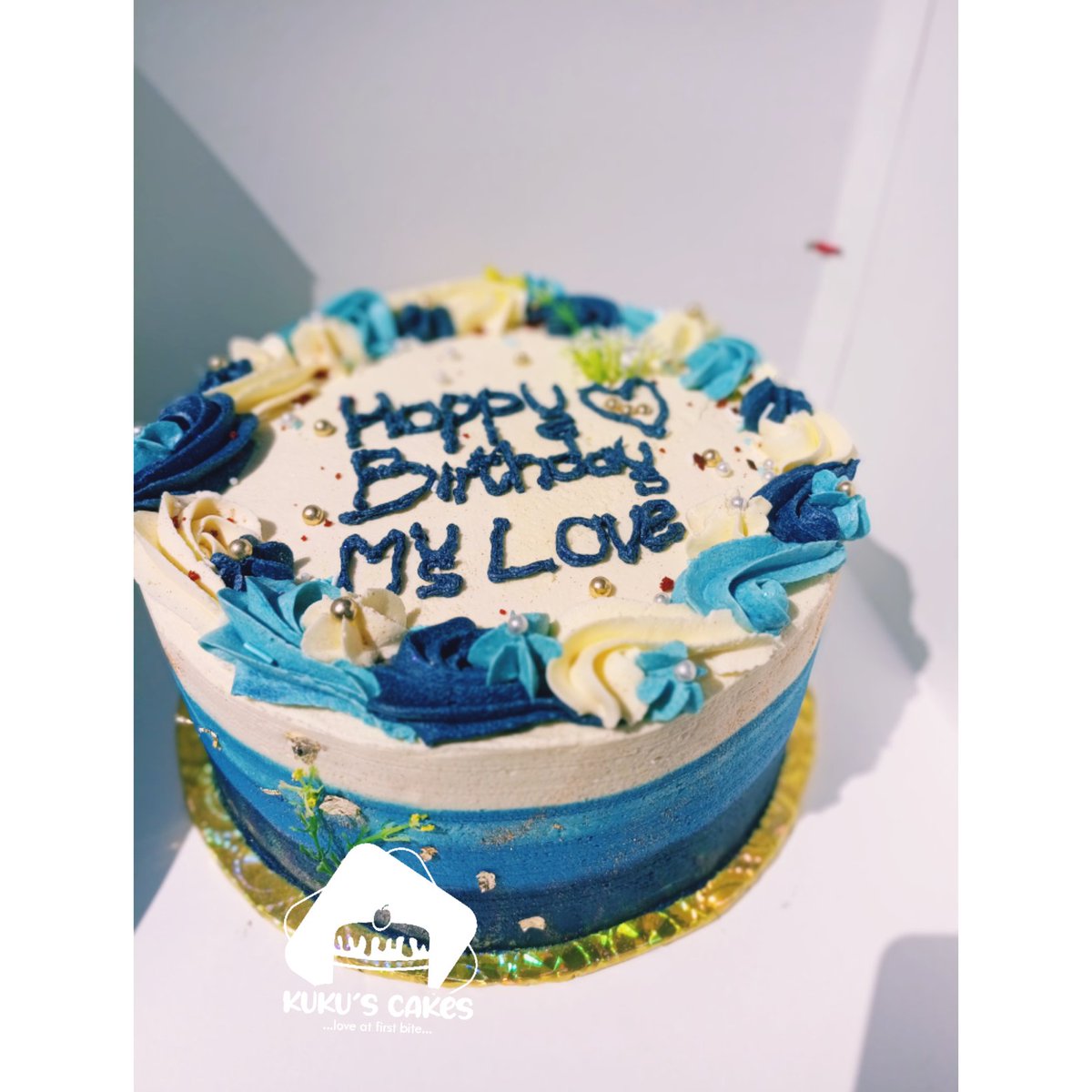 Kukus_cakes's tweet photo. Triple toned blue themed cake 💙
Chocolate & red velvet deliciousness 😍🤤
The taste will 'blue' your mind away😅
#kukuscakes
#yourcakeplug
#josbaker https://t.co/dxNNhRk1hr