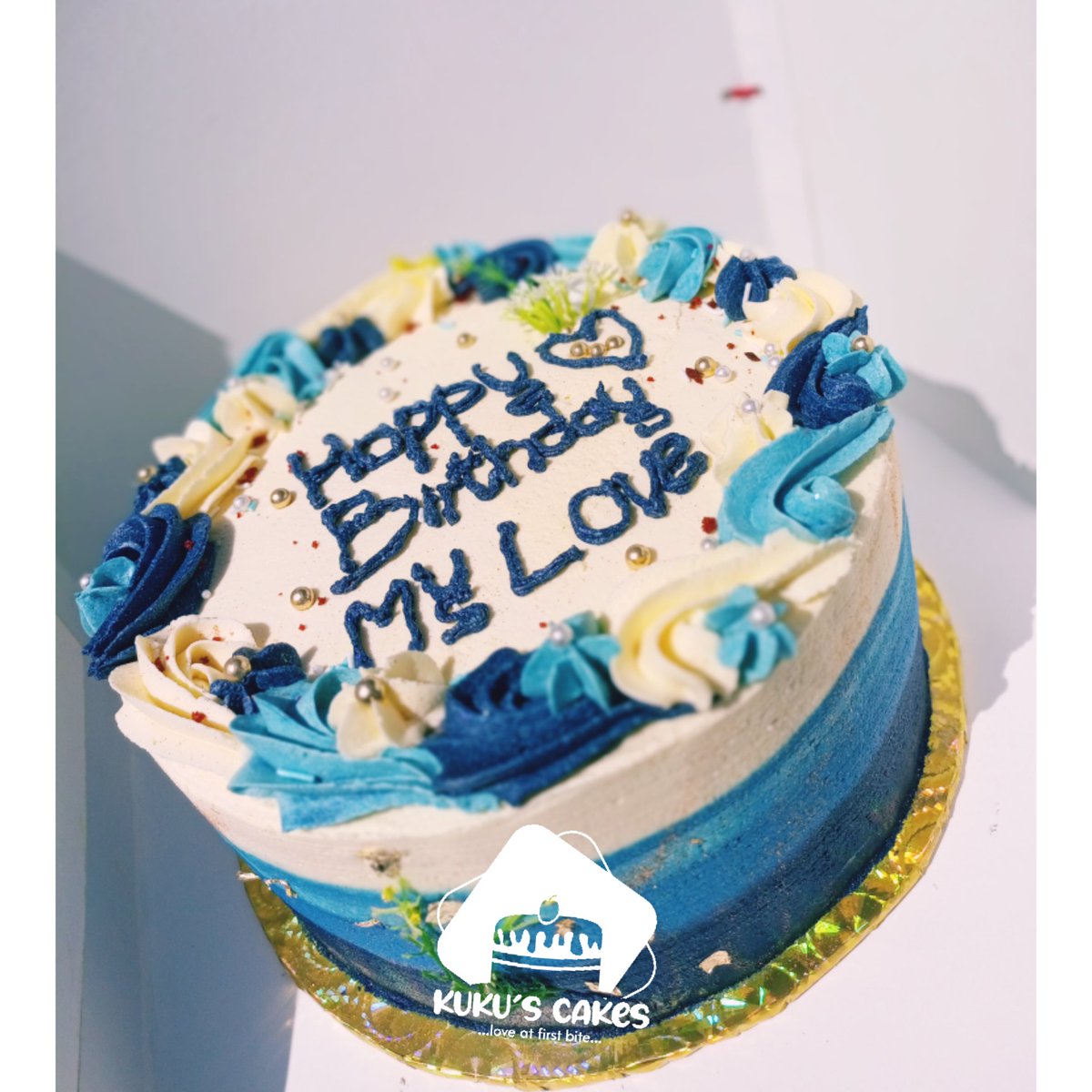 Kukus_cakes's tweet photo. Triple toned blue themed cake 💙
Chocolate & red velvet deliciousness 😍🤤
The taste will 'blue' your mind away😅
#kukuscakes
#yourcakeplug
#josbaker https://t.co/dxNNhRk1hr