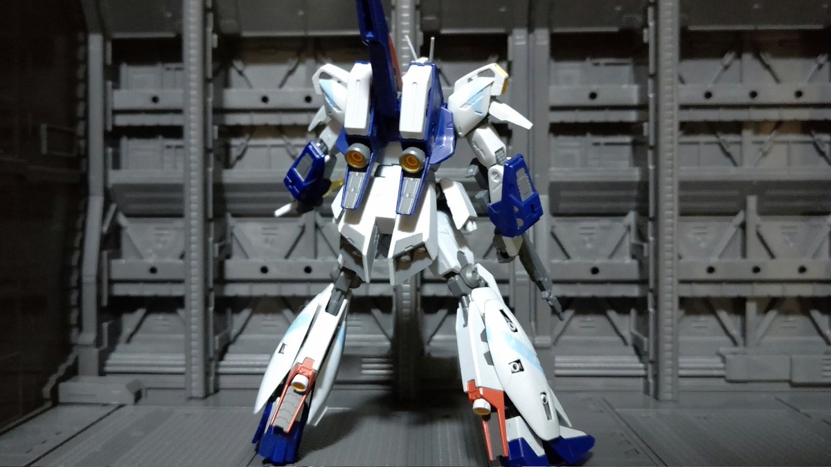 nobupoyon's tweet image. #ガンダム
#リィガズィ
#ReGZ 
この機体も結構好き、色は劇中カラーがやっぱいいな❗️太陽光の下に行けば設定画カラーになるのだろうか…