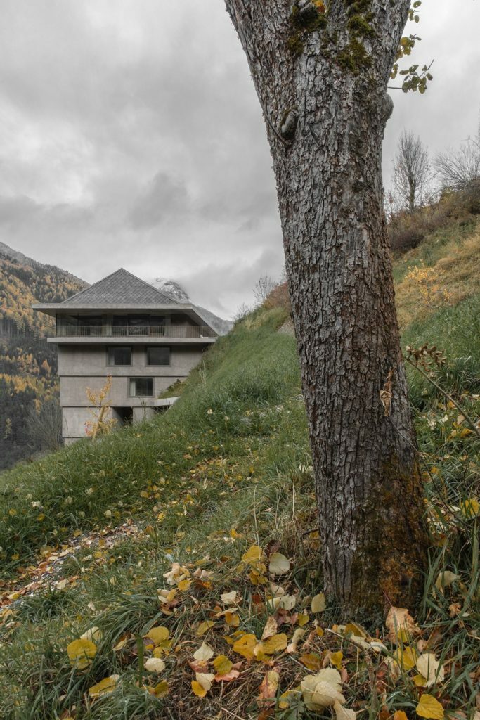 raiarchzzines's tweet photo. #Pedevilla Architects https://t.co/uE9NsTmwE1 | posted by afasia | daily entries on contemporary art and architecture #

Haus G | Steinernes Mandl . Gustav Willeit Pedevilla Architects . Photos © Gustav Willeit At the junction between Pflersch and Wipptal, a little above the ce… https://t.co/ULdfFhQW82