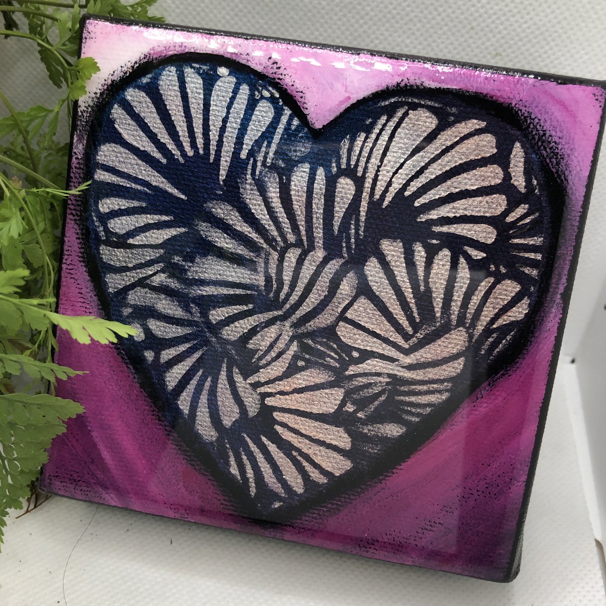 My charity auction ends tonight! (Feb12th 9PM). 20 H’arts to bid on. 20% going to <a href="/HeartFDN/">Heart Institute FDN</a> 

32auctions.com/WallofHarts2022

#WallofHarts
#HartoftheDay
#HeartMonth