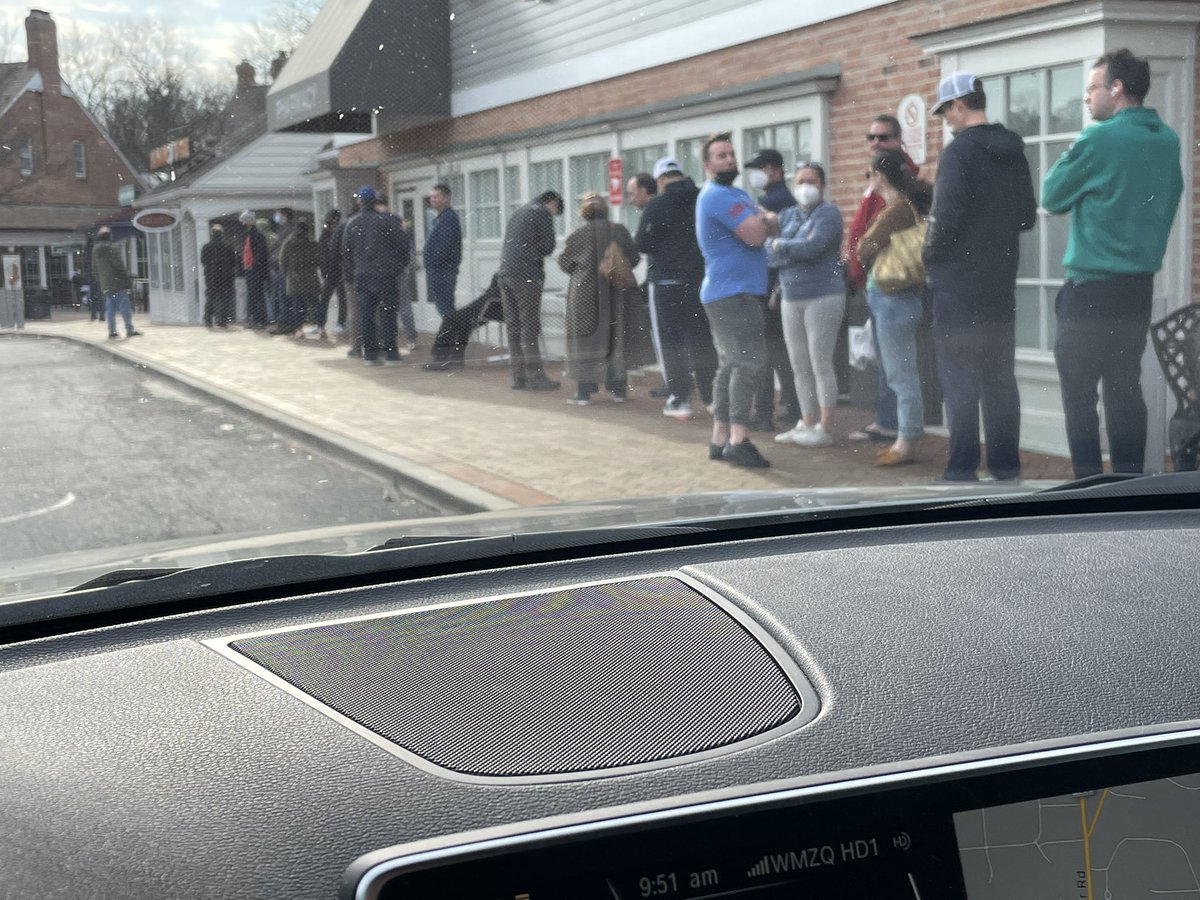 weatherdavej's tweet photo. Line at liquor store. Potomac, MD.  Get your booze before it’s gone! #potomac #moco #lineattheliquorstore https://t.co/96xIZsbsdb