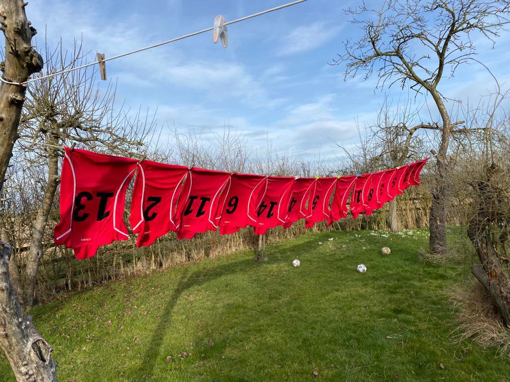 ThameHockeyClub's tweet photo. Good day for drying the away kit! #TeamLaundry https://t.co/lOcnGz3paq