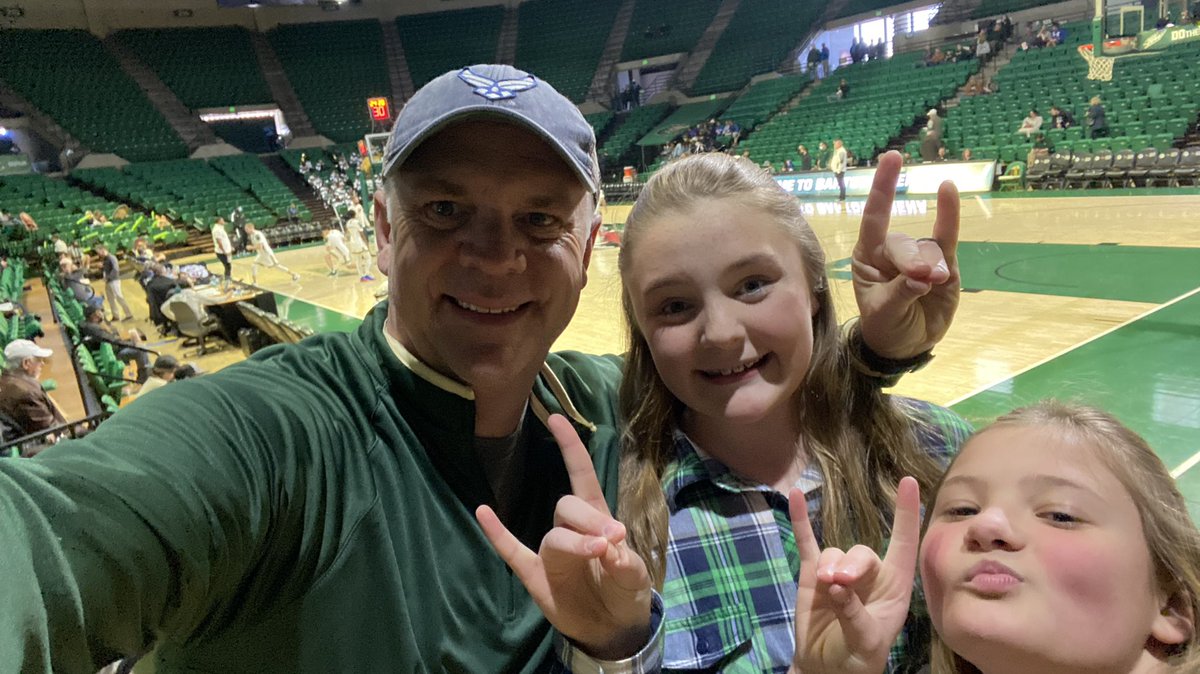 Hey <a href="/Greg_Byrne/">Greg Byrne</a>, I want to go support <a href="/AlabamaMBB/">Alabama Men’s Basketball</a> today!  #RollTide 🏀 I would love to take my 2 girls, who are my “go to” for any and all sporting events! BTW, Happy to pay for the 3rd ticket!