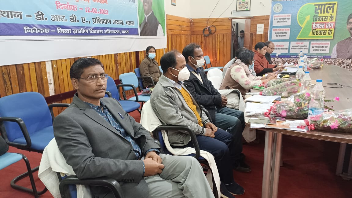 DCChatra's tweet photo. उपायुक्त अंजली यादव की अध्यक्षता में मनरेगा योजना अंतर्गत वितीय वर्ष 2018-19 में सम्पन्न सामाजिक अंकेक्षण का जिला स्तरीय जन सुनवाई कार्यक्रम का किया गया आयोजन, कई मामलों की हुई सुनवाई। @prdjharkhand @JharkhandCMO https://t.co/FC5wG0hLC2