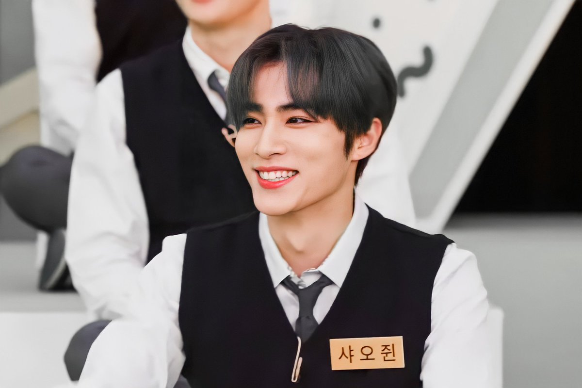 XIAOJUNLOOKS's tweet photo. https://t.co/UoCcsjTdYP