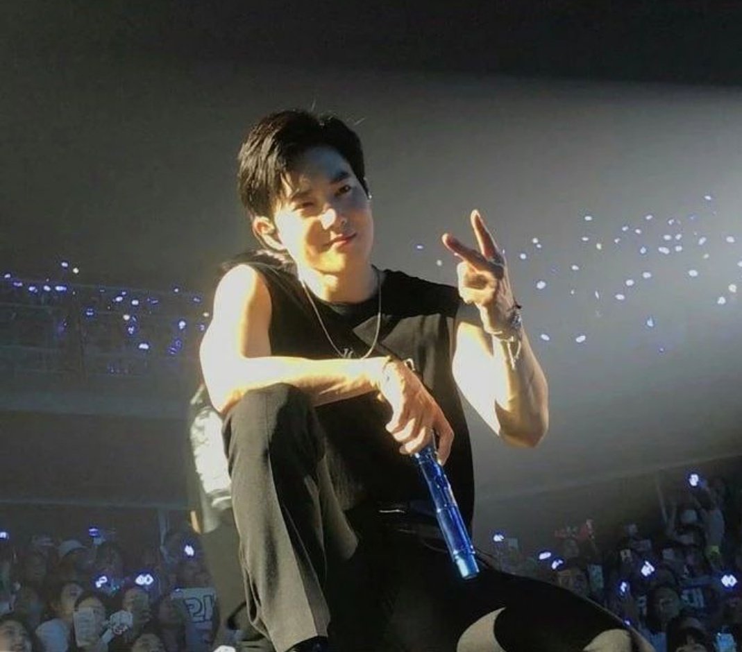 RealExoll1485's tweet photo. فرشته ی محافظی ک اکسولاش همه چیزشن
#기다림이_즐거웠어_우린_사랑이야
#SUHOcomesToday
@weareoneEXO 
@B_hundred_Hyun @layzhang https://t.co/pICkbWUgrJ