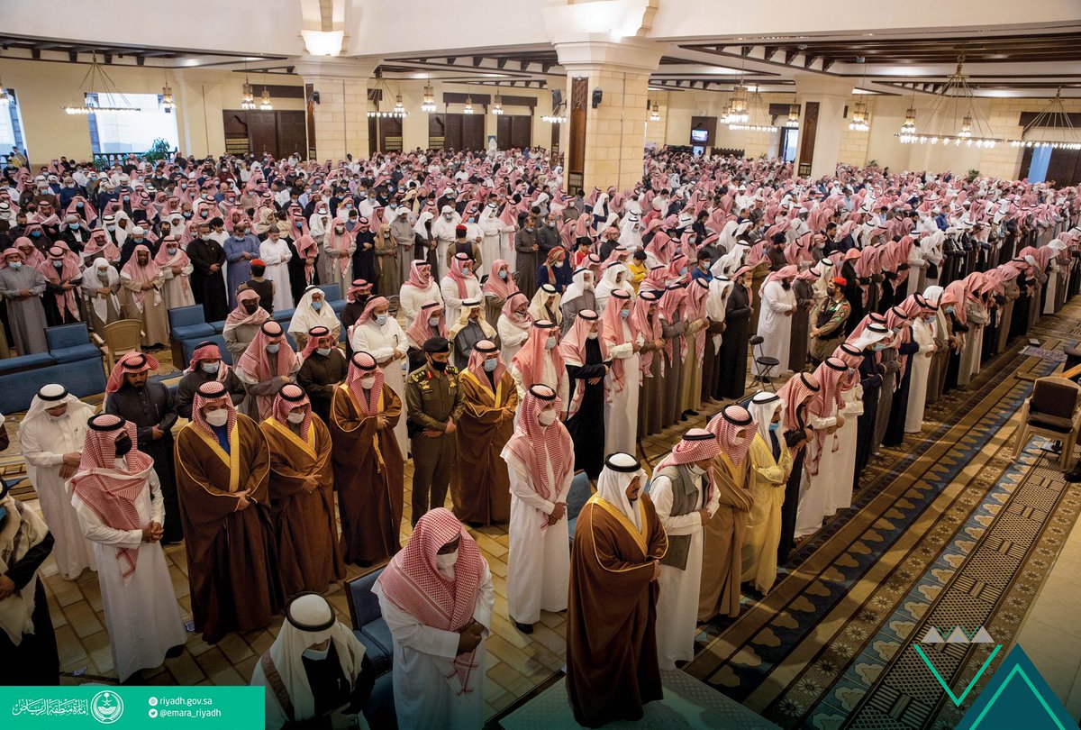 emara_alriyadh's tweet photo. سمو نائب أمير منطقة #الرياض يؤدي صلاة الميت على نايف بن هندي بن ناصر بن حميد - رحمه الله - 

https://t.co/uS0Bp7iCvn

#إمارة_الرياض https://t.co/sQvlo2yGQL