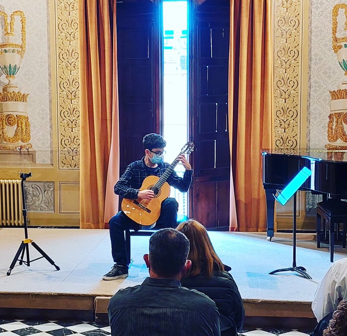 Magnífica sessió de selecció en aquesta XI Mostra de Joves Guitarristes, gran feina per part de totes i tots els alumnes participants. L'enhorabona!
El proper 16/2 resultats de la fase selecció a la web del @cmtarragona  #guitarra #MésTalent #MésMúsica #mostraguitarra