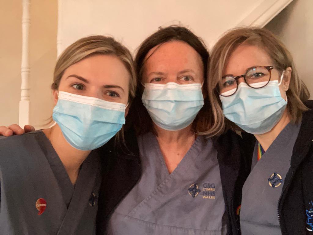 The wonderful team who supported a family to birth their baby girl at home in the pool this morning were Hilda, <a href="/Hannahjenkins07/">Hannah Jenkins</a> and @MidwifeMcKay 🏡💖 #homebirthjusthappened