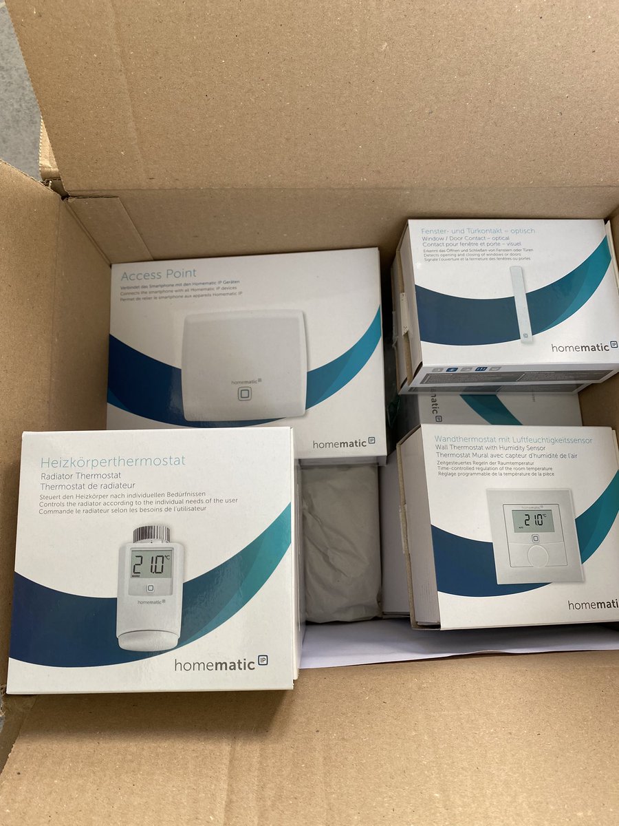 spitfiregarage's tweet photo. Da ich mit #Tado nicht richtig zufrieden war, habe ich mich jetzt für #Homematicip entschieden. Der erste Eindruck. Optisch nicht so schön wie Tado, steht dem aber bei der Einrichtung etc. in nichts nach. Die Erweiterungsmöglichkeiten sind super. https://t.co/xtUjllGiaW