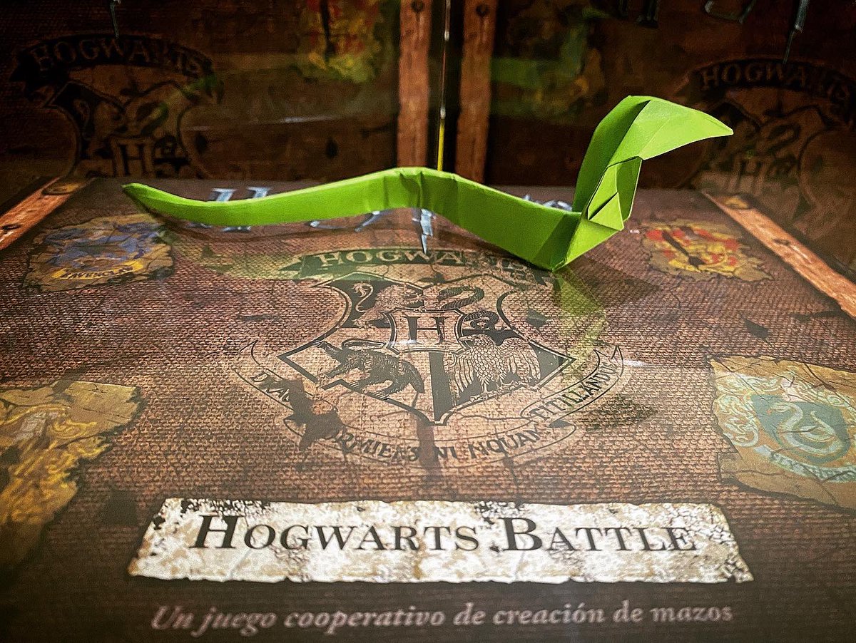 ludosaurus_vlc's tweet photo. ¡La magia ha vuelto a Ludosaurus! Volvemos a tener el #juegodemesa Harry Potter Hogwarts Battle. Acaba con los villanos a base de hechizos, objetos mágicos y ayuda de aliados. Coge tu escoba y vente volando a #ludosaurus a por tu juego o cómpralo en https://t.co/s9tfuVE0x9 😊😊 https://t.co/TRBdqdjJLC