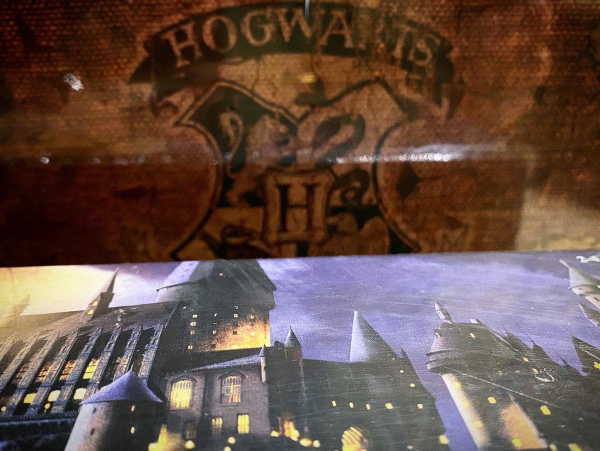 ludosaurus_vlc's tweet photo. ¡La magia ha vuelto a Ludosaurus! Volvemos a tener el #juegodemesa Harry Potter Hogwarts Battle. Acaba con los villanos a base de hechizos, objetos mágicos y ayuda de aliados. Coge tu escoba y vente volando a #ludosaurus a por tu juego o cómpralo en https://t.co/s9tfuVE0x9 😊😊 https://t.co/TRBdqdjJLC