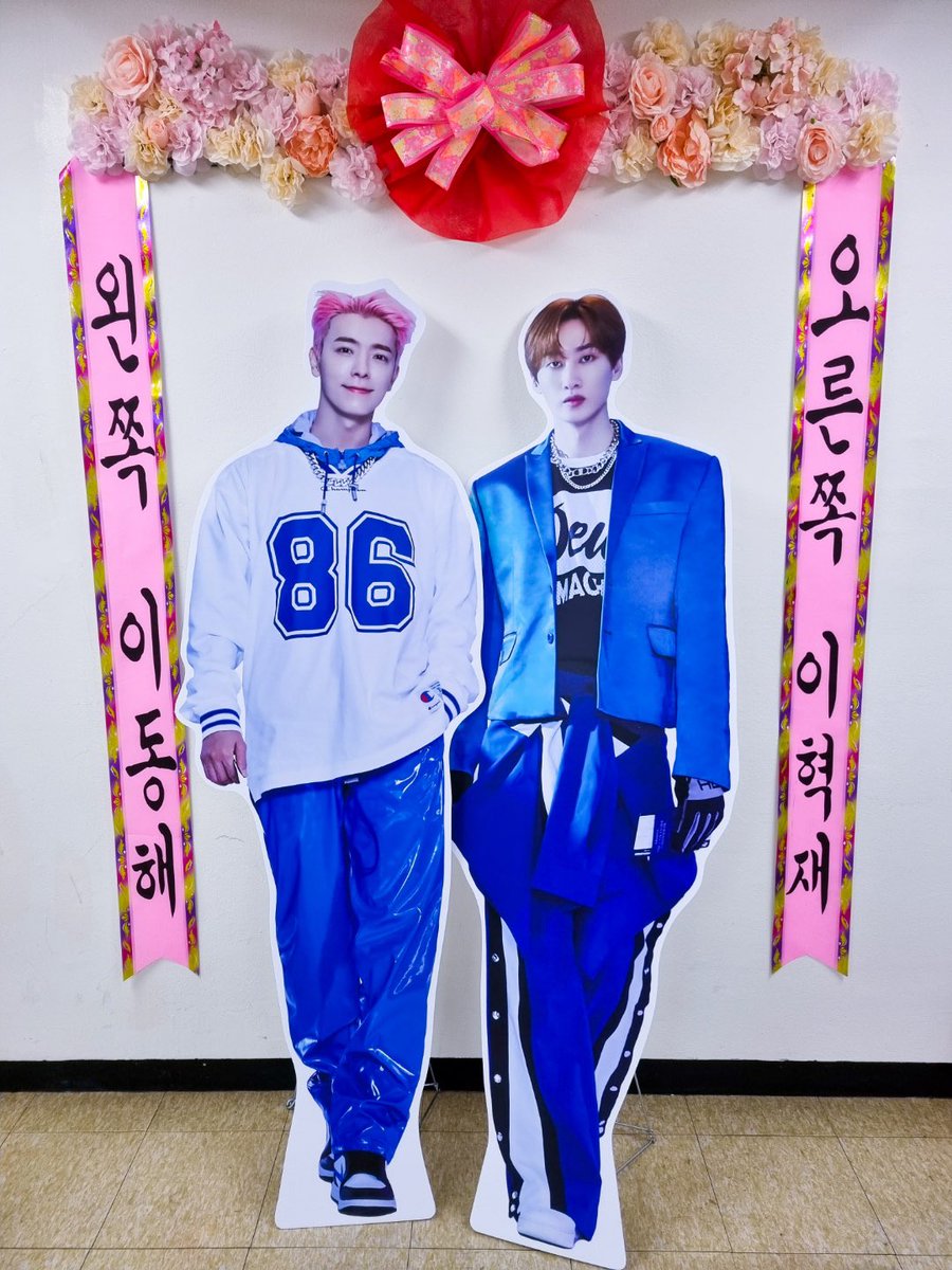 haeeunlove's tweet photo. 🌺 울 스탭분들이 어제 늦은 시간까지 예술혼을 불태워 꾸며주신 포토존…💕💕💕
넘 예뻐서 자꾸자꾸만 보고싶었어요 >.<)/
다들 예쁜 사진 많이 찍으셨을까요~?
후기로 공유해 주세요 😍😍😍 https://t.co/1eqVWMIvlf