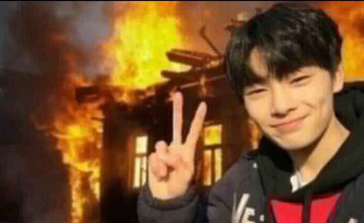 nini_jeongiin's tweet photo. @promodebooks box dos jogos vorazes #90KPromodeBooks 
tô participando pq tô com coragem, pq já tô triste de tanto perder sorteio KSKSKSKSK ESSE A GENTE GANHA https://t.co/QeemUH0xli