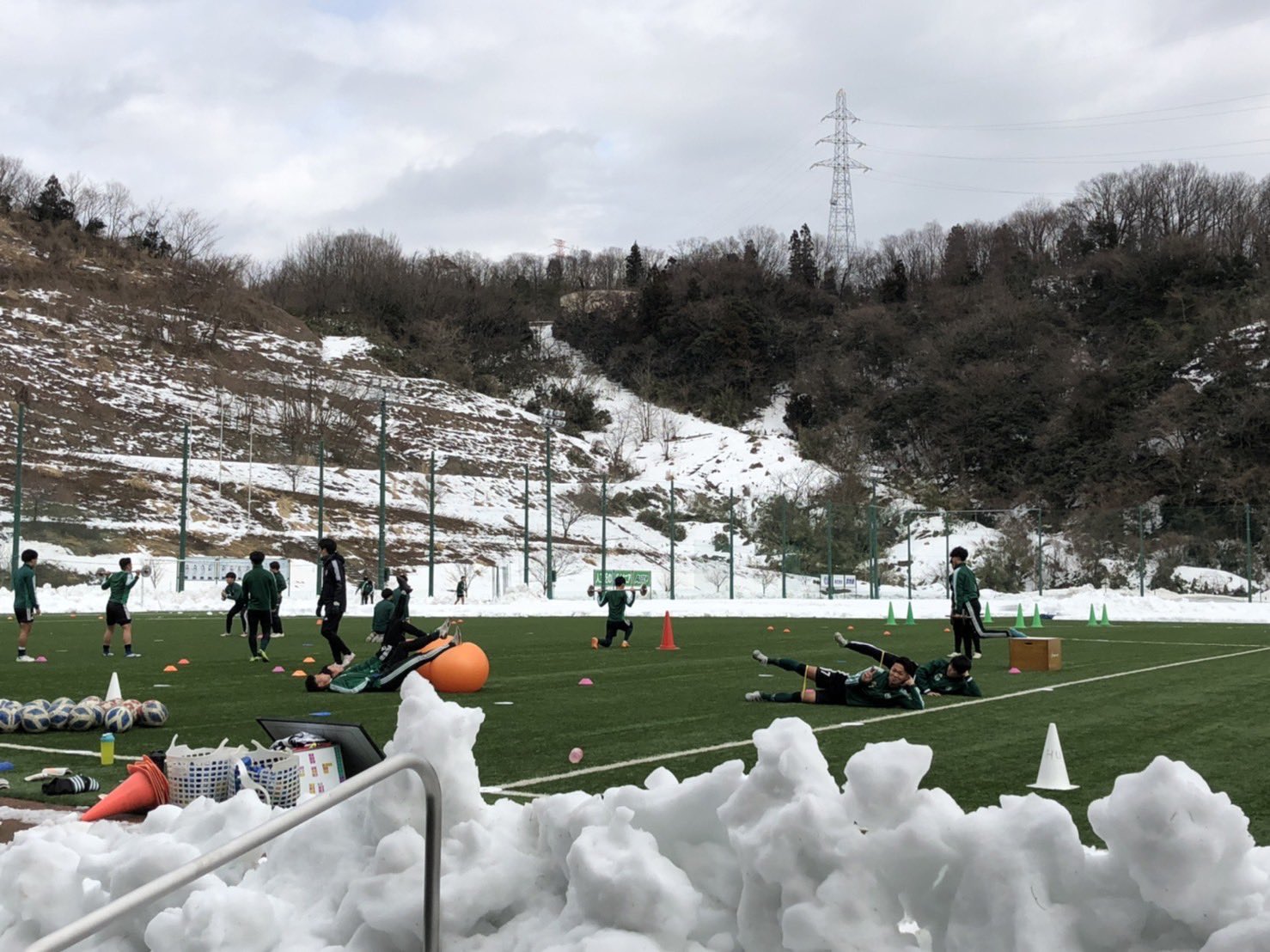 Fc北陸 本日は トレーニング前に下半身の筋トレを行いました 最強のフィジカル集団を目指します サッカー 北陸大学 Fc北陸 Agrina 石窯料理toramonto 乃木坂な妻たち金沢店 のうか不動産 スタジオコンチーゴ T Co Vixmmibe Twitter