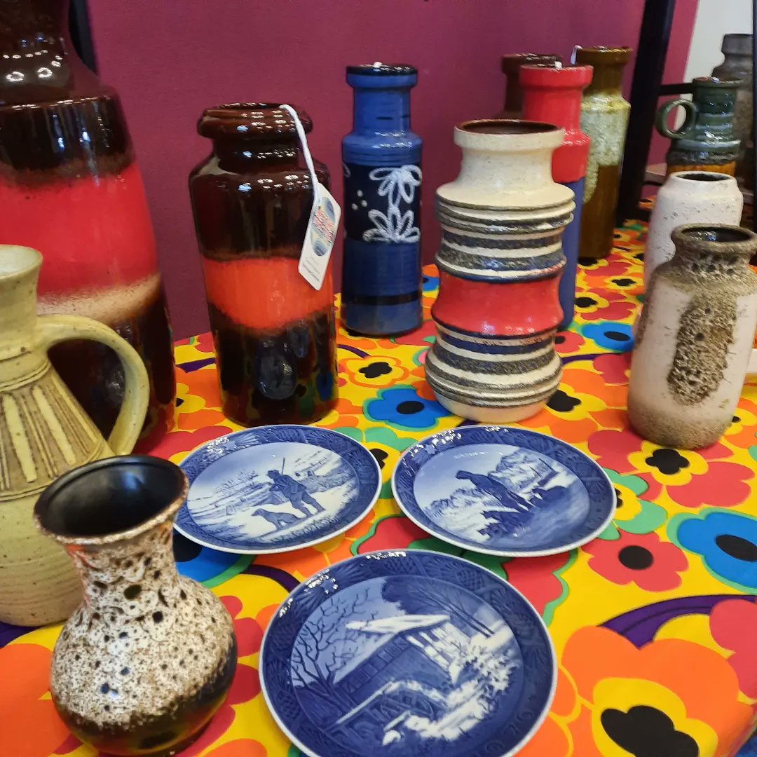 Join us this weekend at @so_lastcentury #vintage fair in #Catford! I have a vast array of #westgermanpottery #studio pottery and #ceramics.

#vintagepotteryforsale #vintageforsale #vintagedecor #VintageStyle #antiquesofinstagram #ceramicsofinstagram #vintagefair
