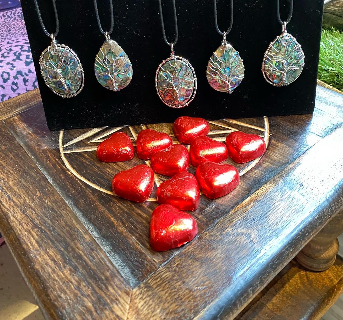 TheHiddenGem4's tweet photo. ❤️❤️❤️❤️❤️❤️❤️❤️❤️❤️❤️❤️

We are feeling the love at The Hidden Gem today! Lots of beautiful Valentines Gifts for your loved ones!

These beautiful balloons ❤️ are an amazing price from @TedsCards @My_Stockport @stockportmarket @SKOldTown https://t.co/Bvp2jewyZc