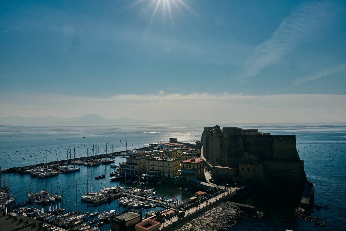 Inter's tweet photo. 📍 | HERE WE ARE!

📸 Cartoline da Napoli ☀️

#NapoliInter #FORZAINTER ⚫️🔵 https://t.co/1aVbj1dRJZ