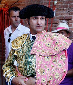 AnoverDeTajo's tweet photo. 📌 NOTICIA. 

El próximo 9 de abril celebraremos una corrida de toros de envergadura con motivo de los actos del 800 Aniversario de la Fundación de nuestro municipio: 

🦬Toros de Algarra Polera 

📍 Morante de la Puebla
📍@Cayetano_Rivera  
📍@pabloaguadocom https://t.co/itYu7EiccN
